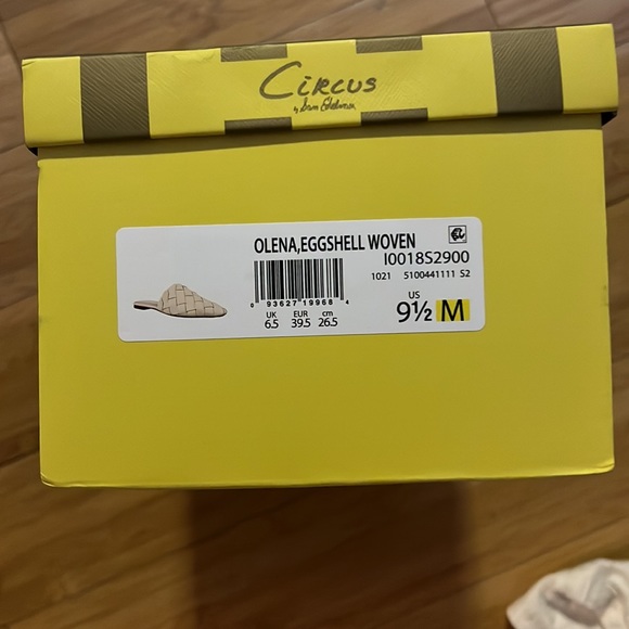 Brand New Woven Flats Light Eggshell - Picture 4 of 4